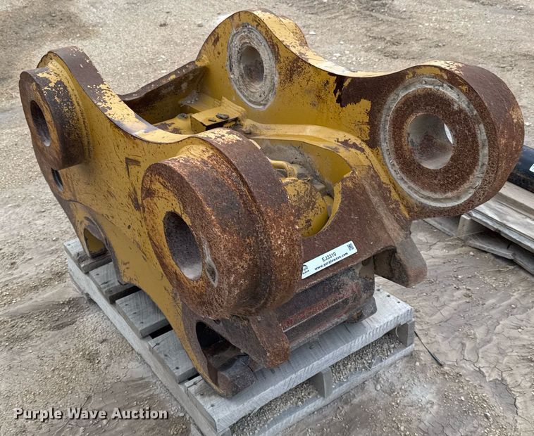image for item EJ3310 Caterpillar 345C/D quick coupler