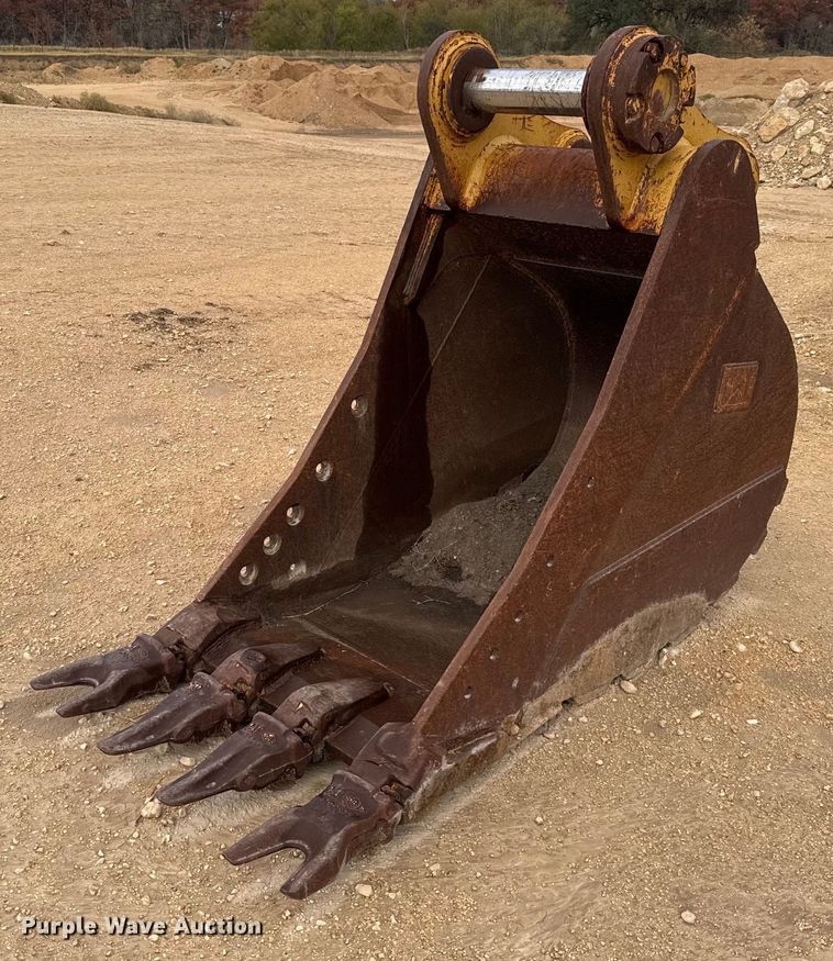 image for item EJ3311 Caterpillar excavator bucket