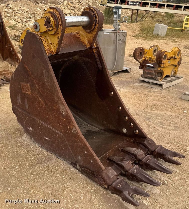 image for item EJ3311 Caterpillar excavator bucket