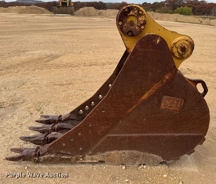 image for item EJ3311 Caterpillar excavator bucket