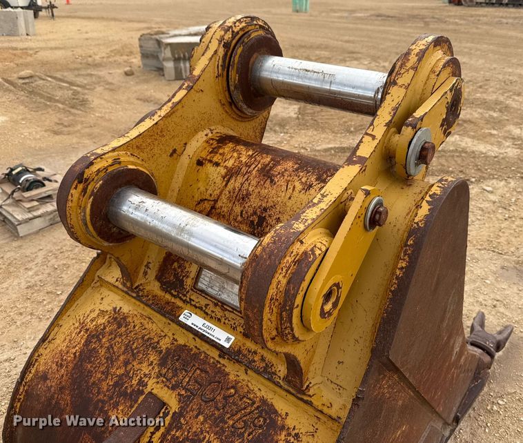 image for item EJ3311 Caterpillar excavator bucket