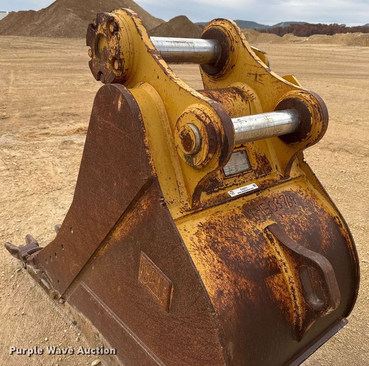 image for item EJ3311 Caterpillar excavator bucket