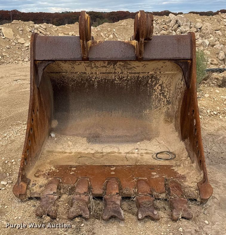 image for item EJ3313 Caterpillar excavator bucket