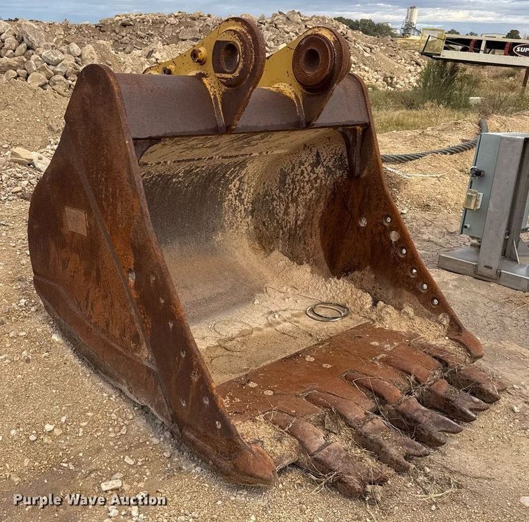 image for item EJ3313 Caterpillar excavator bucket