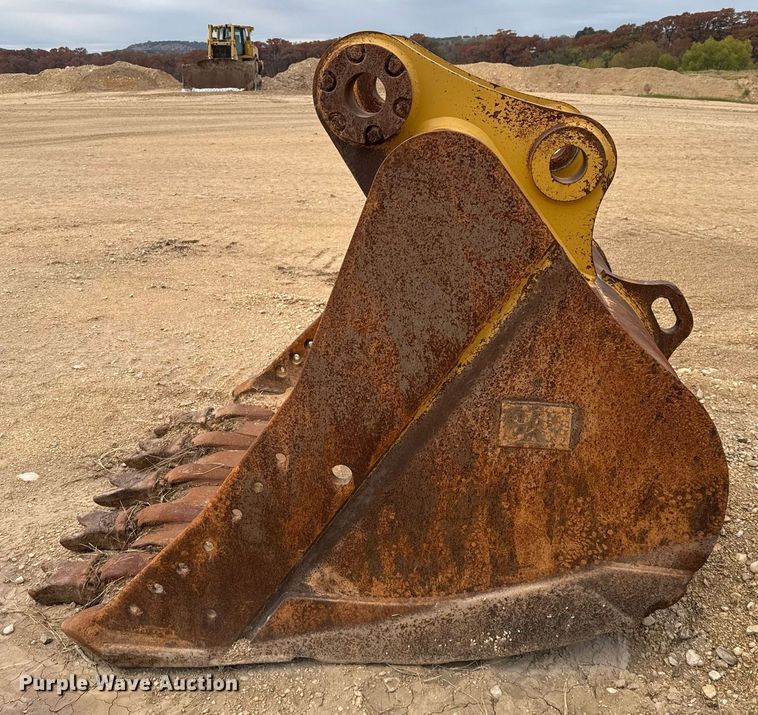 image for item EJ3313 Caterpillar excavator bucket