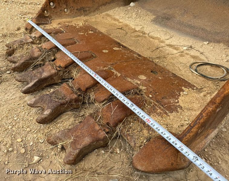 image for item EJ3313 Caterpillar excavator bucket