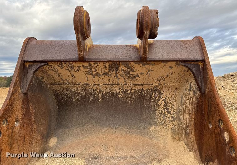 image for item EJ3313 Caterpillar excavator bucket