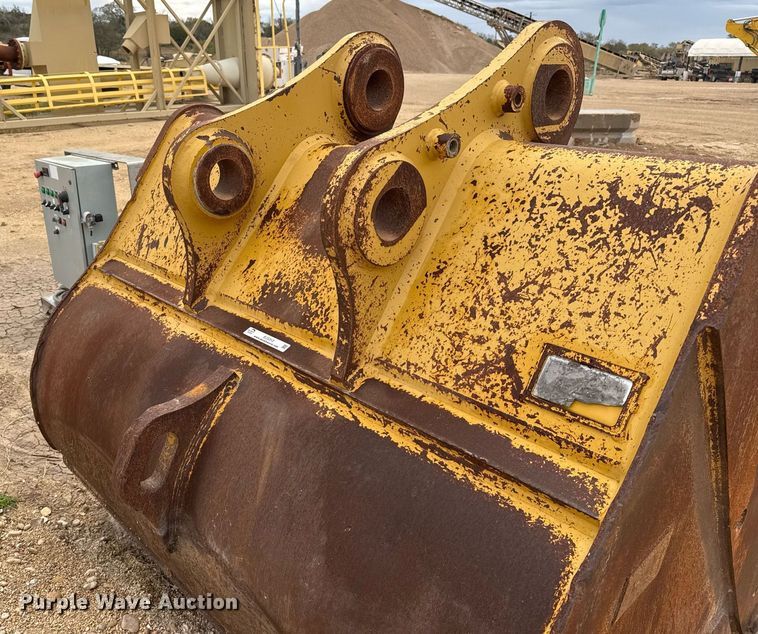 image for item EJ3313 Caterpillar excavator bucket