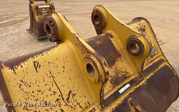 image for item EJ3313 Caterpillar excavator bucket