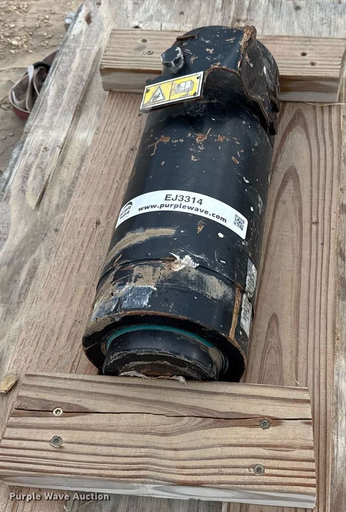 image for item EJ3314 Caterpillar 297-9250 track tensioner