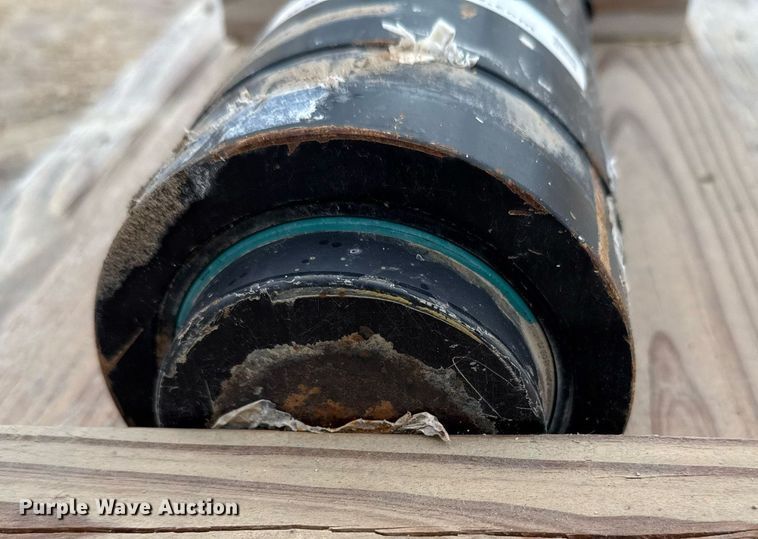 image for item EJ3314 Caterpillar 297-9250 track tensioner