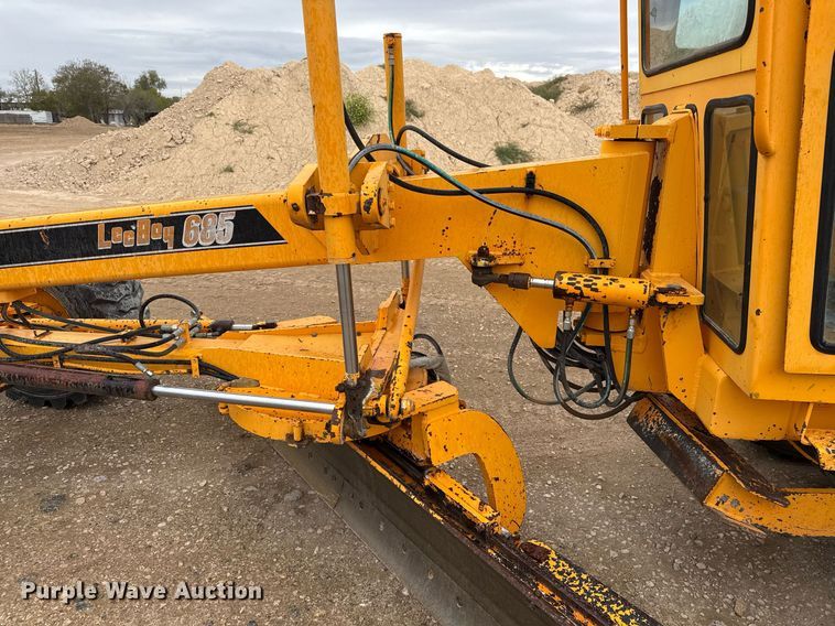 image for item EJ3320 2002 LeeBoy 685 motor grader