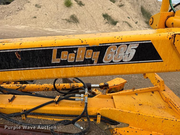 image for item EJ3320 2002 LeeBoy 685 motor grader