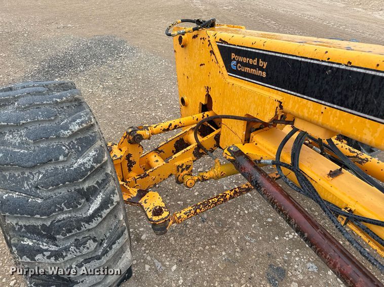 image for item EJ3320 2002 LeeBoy 685 motor grader