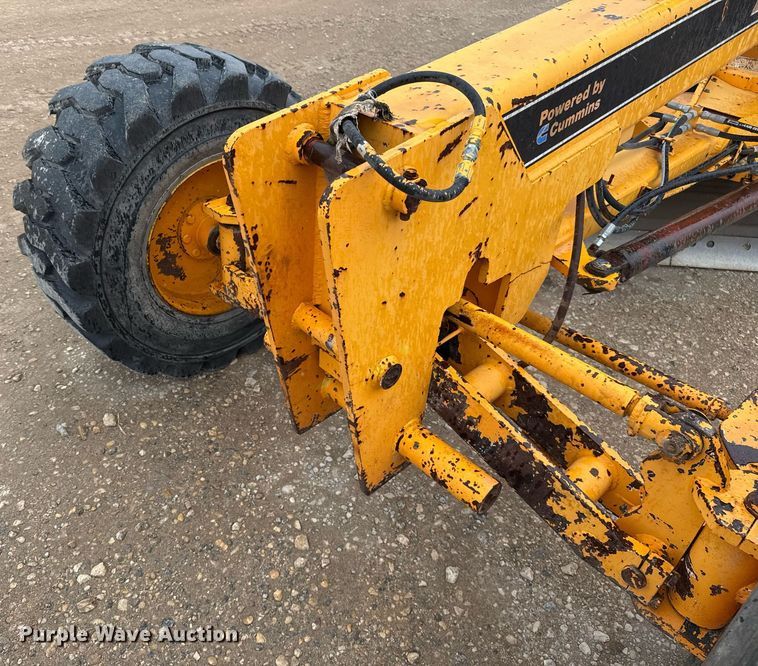 image for item EJ3320 2002 LeeBoy 685 motor grader