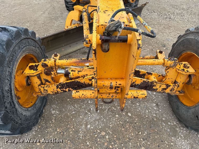 image for item EJ3320 2002 LeeBoy 685 motor grader