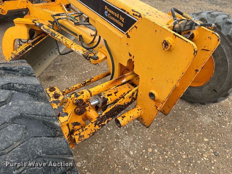 image for item EJ3320 2002 LeeBoy 685 motor grader