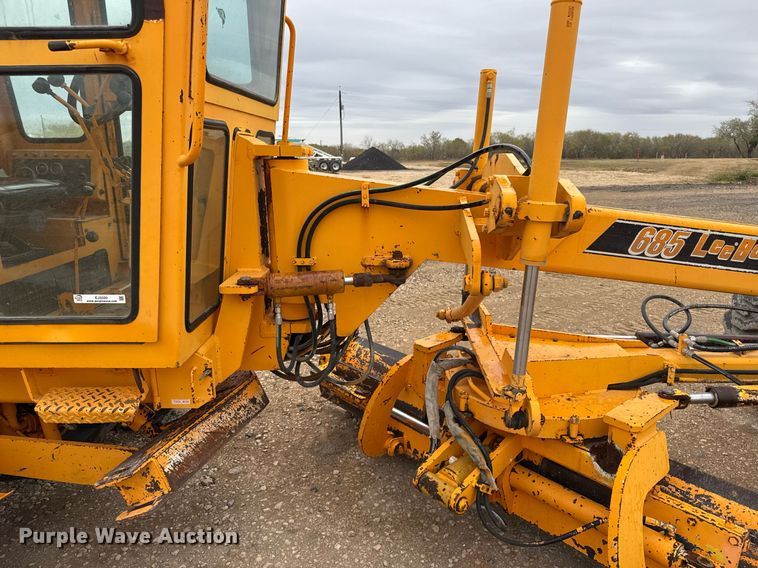 image for item EJ3320 2002 LeeBoy 685 motor grader