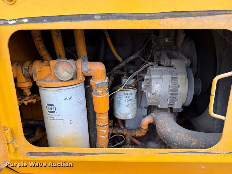 image for item EJ3320 2002 LeeBoy 685 motor grader