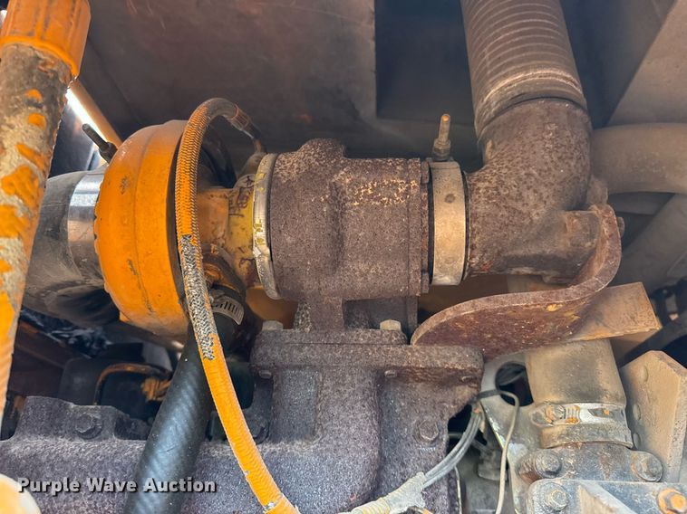 image for item EJ3320 2002 LeeBoy 685 motor grader