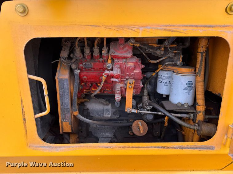 image for item EJ3320 2002 LeeBoy 685 motor grader