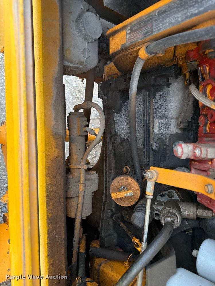 image for item EJ3320 2002 LeeBoy 685 motor grader