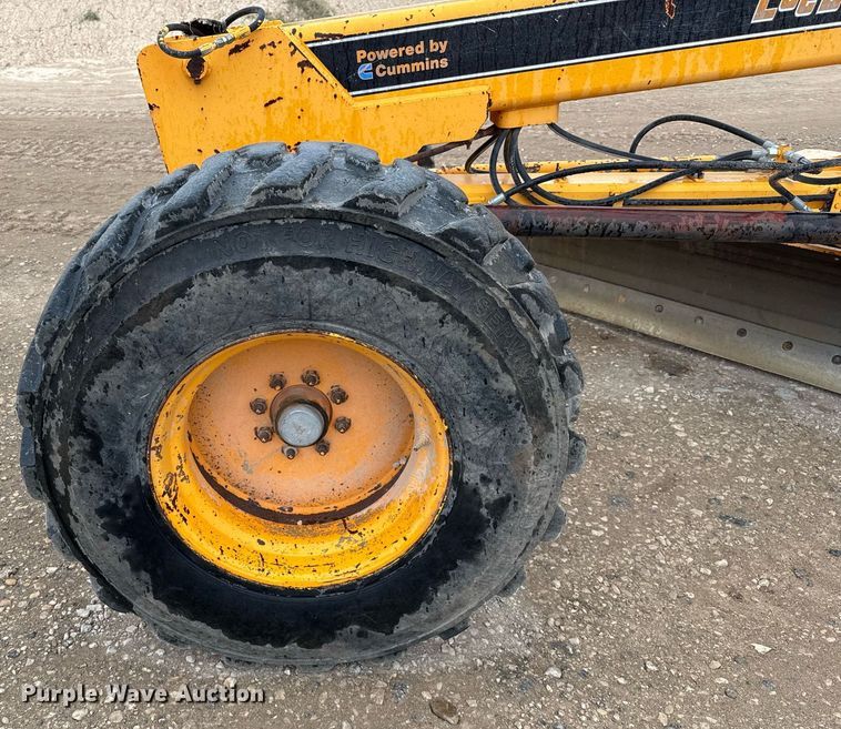 image for item EJ3320 2002 LeeBoy 685 motor grader