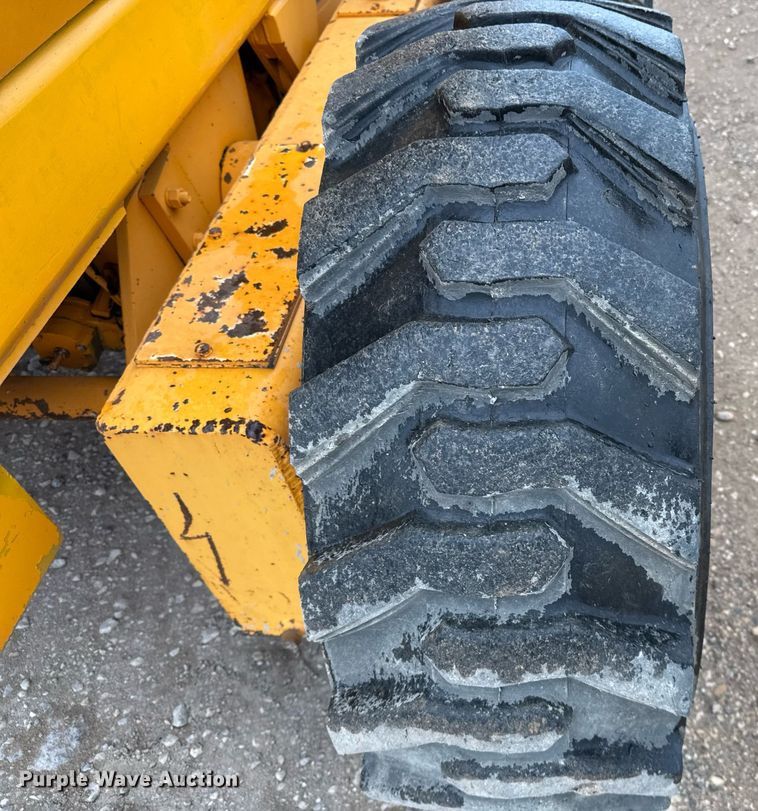 image for item EJ3320 2002 LeeBoy 685 motor grader