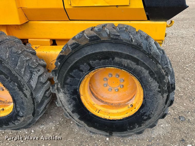 image for item EJ3320 2002 LeeBoy 685 motor grader