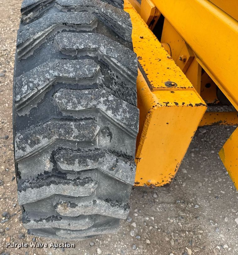 image for item EJ3320 2002 LeeBoy 685 motor grader