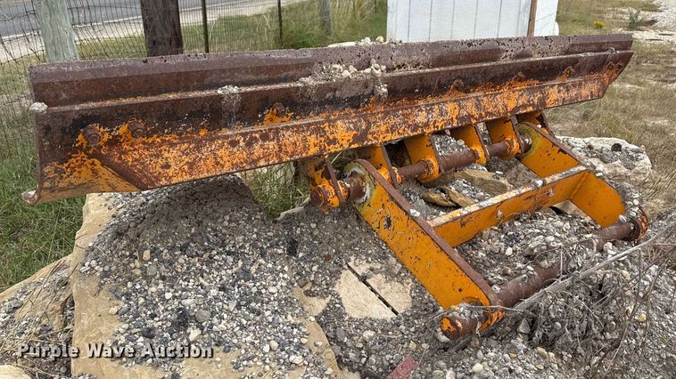 image for item EJ3320 2002 LeeBoy 685 motor grader