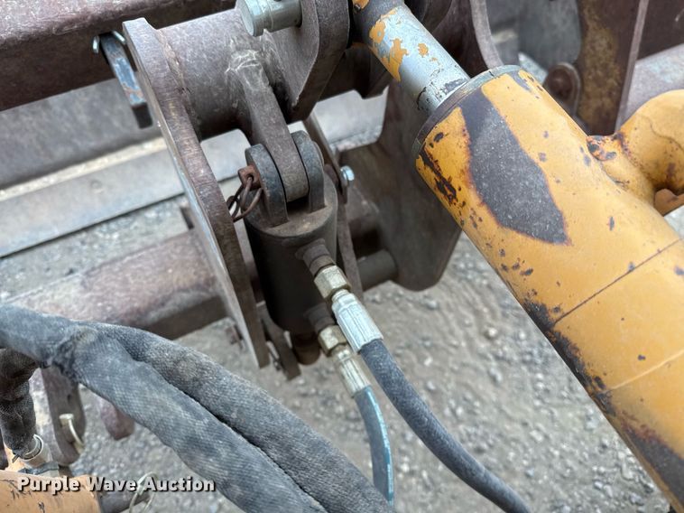 image for item EJ3323 2005 Case 570MXT industrial tractor