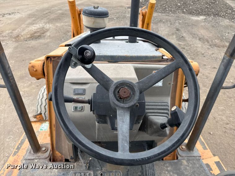 image for item EJ3323 2005 Case 570MXT industrial tractor