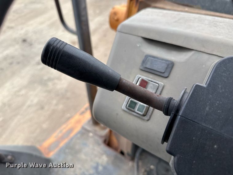 image for item EJ3323 2005 Case 570MXT industrial tractor