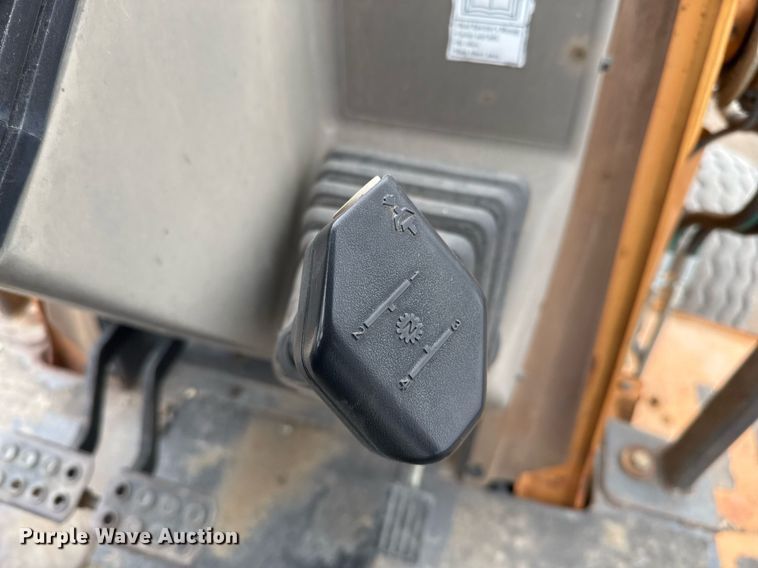 image for item EJ3323 2005 Case 570MXT industrial tractor