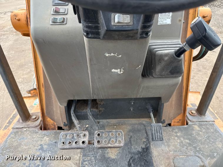 image for item EJ3323 2005 Case 570MXT industrial tractor