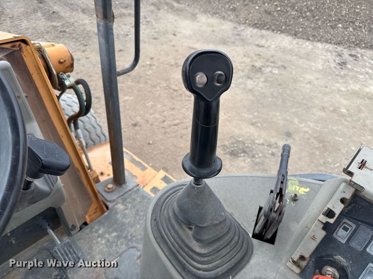 image for item EJ3323 2005 Case 570MXT industrial tractor