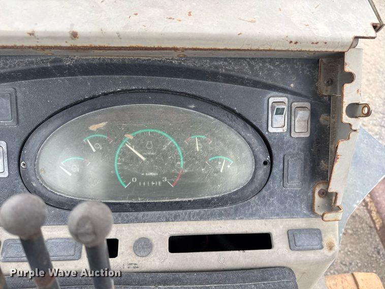 image for item EJ3323 2005 Case 570MXT industrial tractor