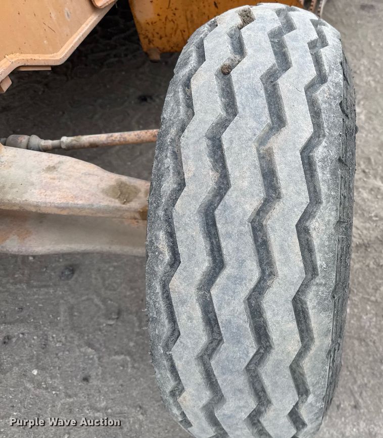 image for item EJ3323 2005 Case 570MXT industrial tractor