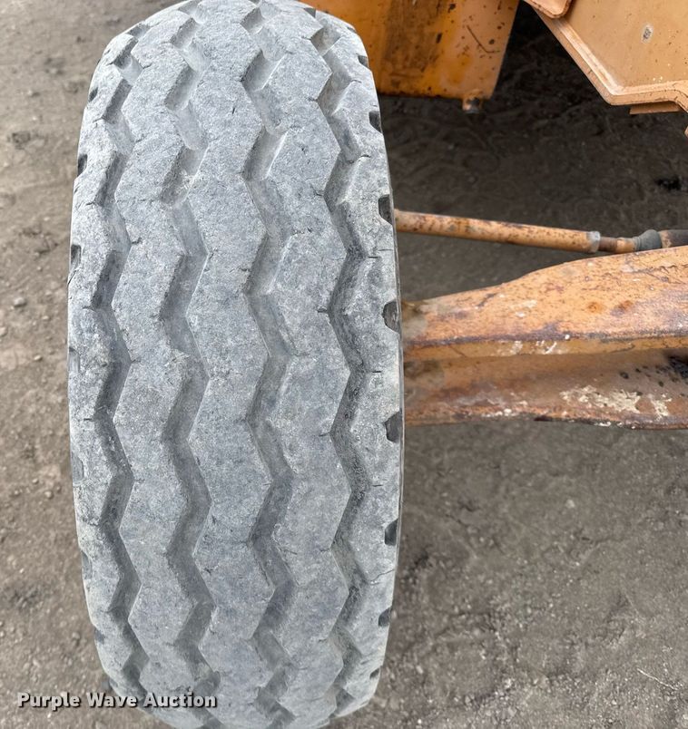 image for item EJ3323 2005 Case 570MXT industrial tractor