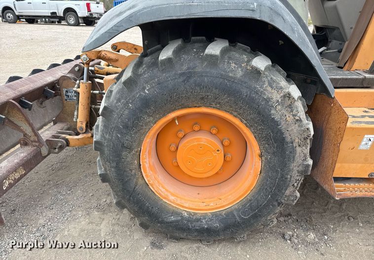 image for item EJ3323 2005 Case 570MXT industrial tractor