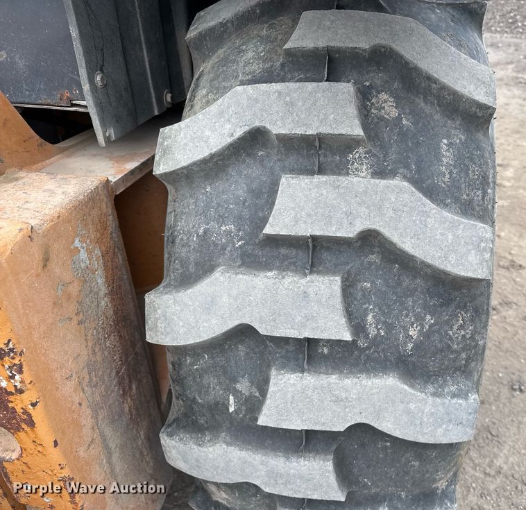 image for item EJ3323 2005 Case 570MXT industrial tractor