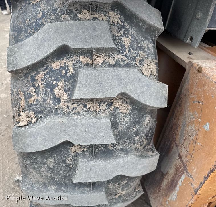 image for item EJ3323 2005 Case 570MXT industrial tractor