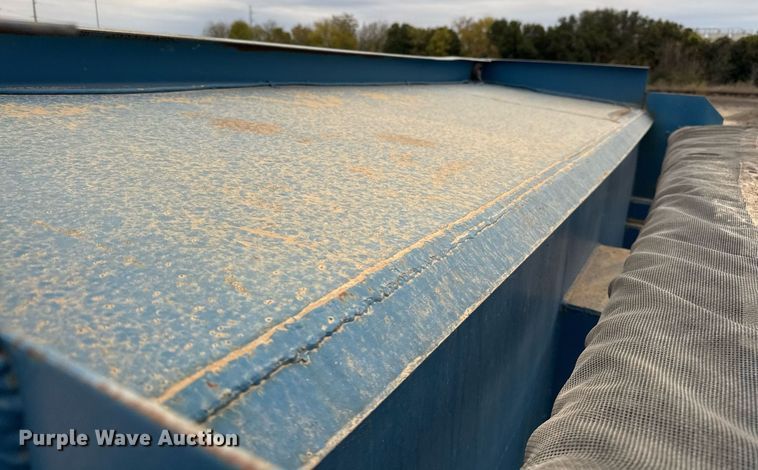 image for item EJ3324 1994 Peterbilt 377 dump truck