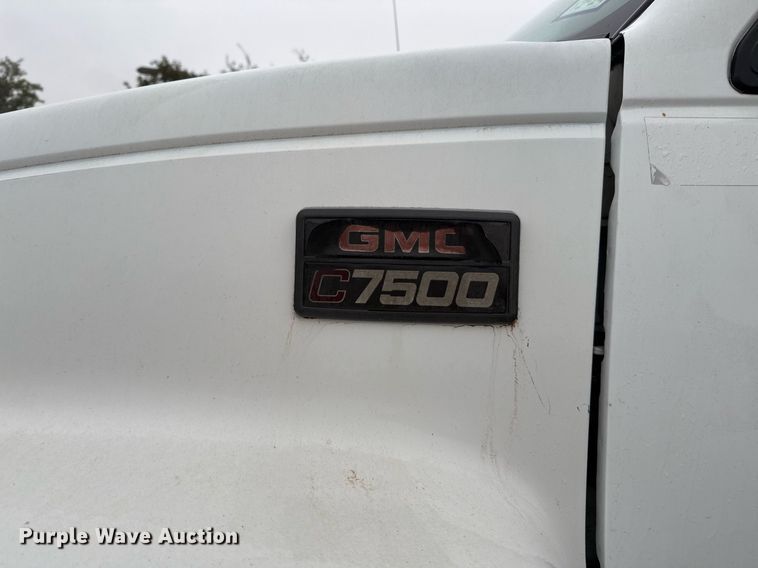 image for item EJ3326 2000 GMC C7500 dump truck