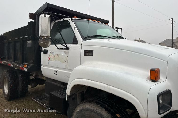 image for item EJ3326 2000 GMC C7500 dump truck