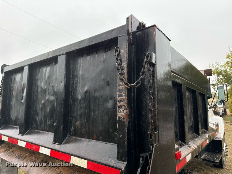 image for item EJ3326 2000 GMC C7500 dump truck