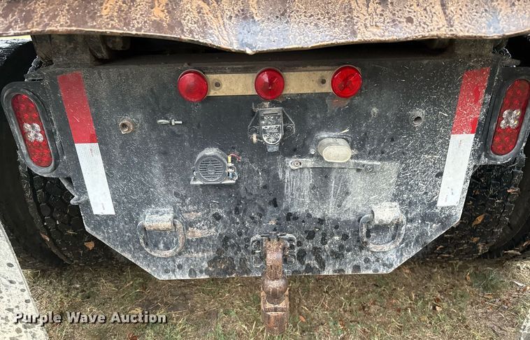 image for item EJ3326 2000 GMC C7500 dump truck