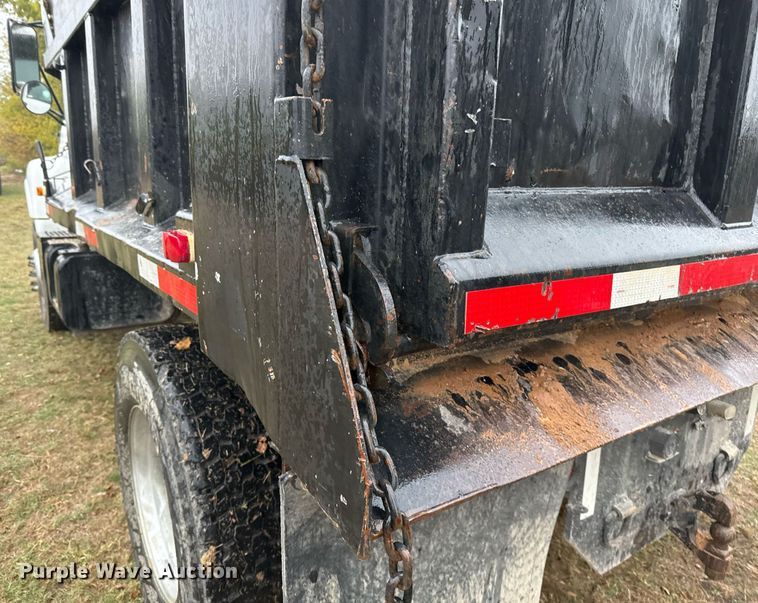 image for item EJ3326 2000 GMC C7500 dump truck