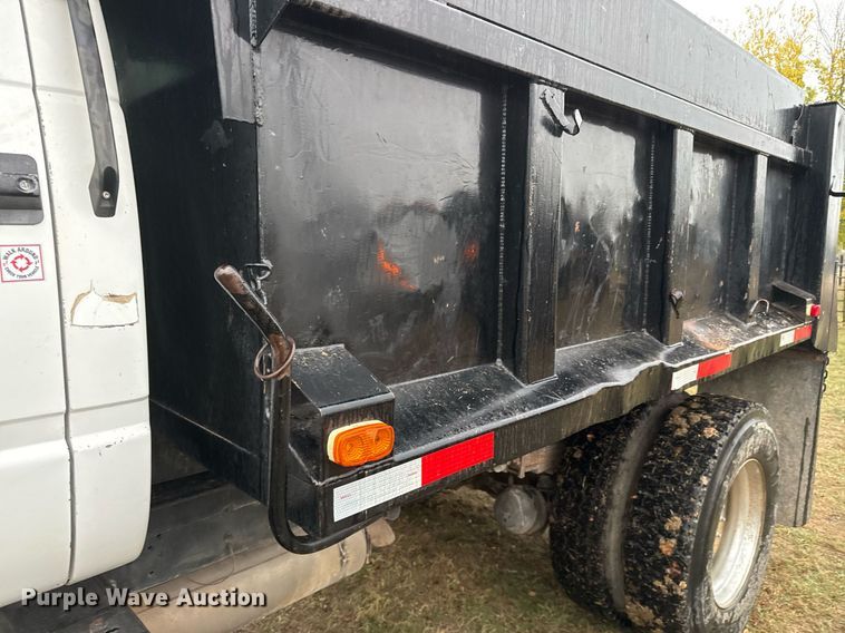 image for item EJ3326 2000 GMC C7500 dump truck